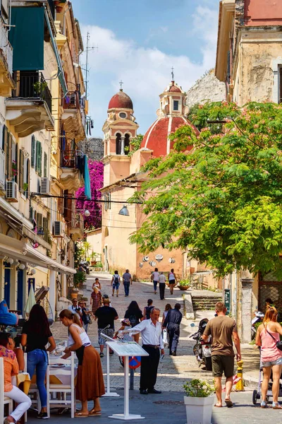 Narrow tourist street of Corfu city — Stock Photo, Image
