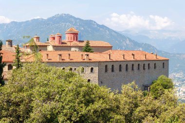Manastır Dağları'nın sahilinde hava gün batımı görünümü