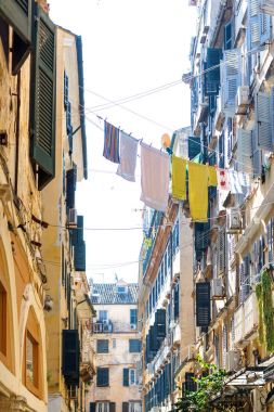 Corfu sokaklarında ipe Çamaşırhane
