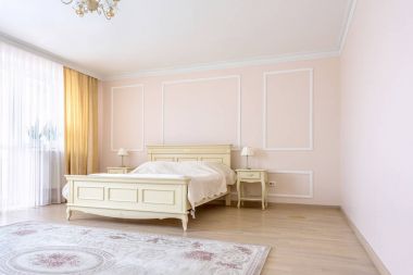 Beyaz daire iç tasarım yatak odası