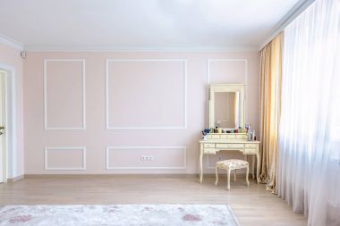 Beyaz daire iç tasarım yatak odası