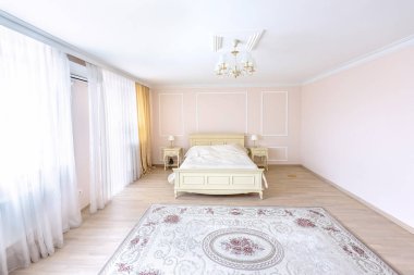 Beyaz daire iç tasarım yatak odası