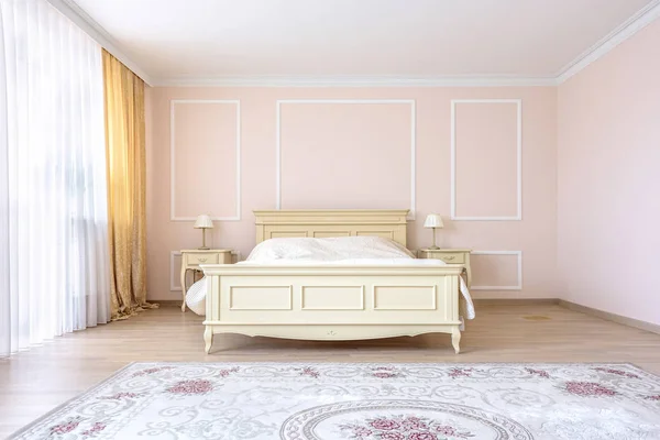Apartamento blanco dormitorio de diseño interior — Foto de Stock