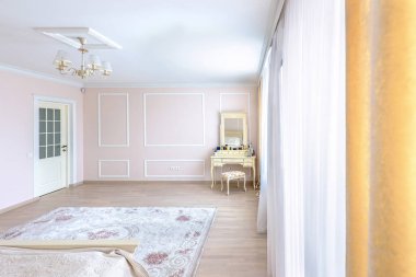 Beyaz daire iç tasarım yatak odası