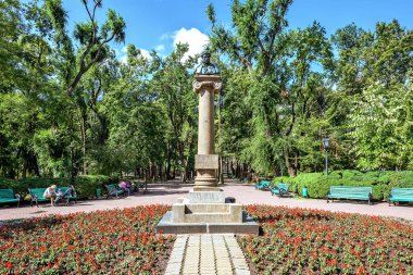 Central park Alexander Puskin heykeli ile