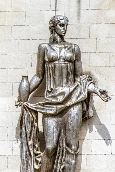 Жінка Бронзова статуя — стокове фото