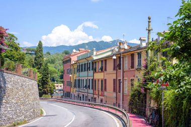 Bir yol Rapallo şehir görünümüne güzel gün ışığı