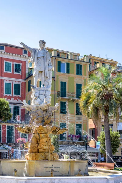 Estatua de Cristoforo Colombo en la ciudad de Santa Margherita Ligure —  Fotos de Stock