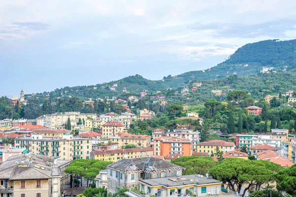 Güzel gün batımı görünümüne üstten Santa Margherita Ligure şehir