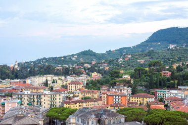 Santa Margherita Ligure şehir ve deniz için güzel günbatımı manzarası