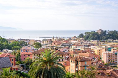 Yukarıdan sabah görünümüne bulutlu gün Santa Margherita Ligure