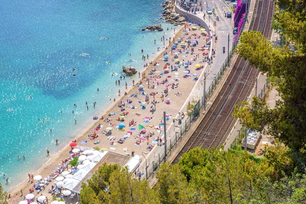 Dağların tepesinden güzel yaz görünümüne Nice Cote dazu