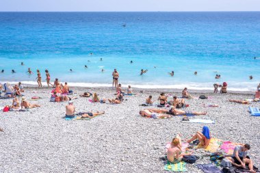Güzel yaz görünümü Fransa'da Nice Cote Dazur Plajı'na