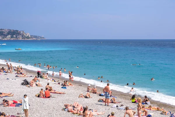 Hermosa vista de la luz del día a la playa de Nice Cote Dazur en Francia — Foto de Stock