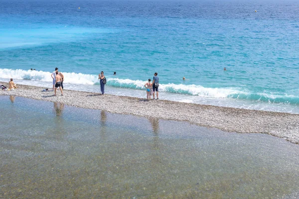 Krásné letní pohled do Nice Cote Dazur beach resort ve Francii — Stock fotografie