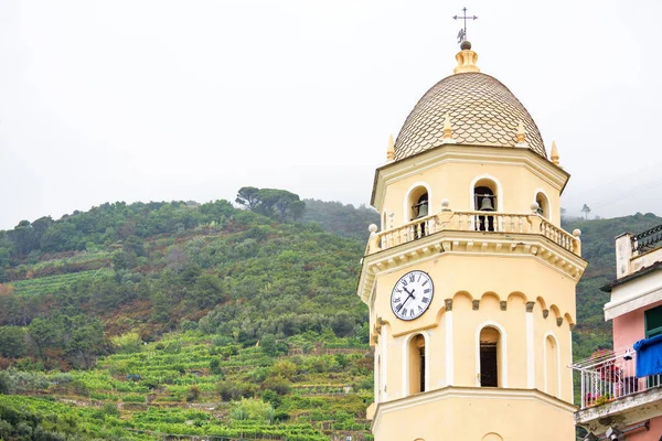 Il campanile della chiesa di Santa Margherita — Foto Stock