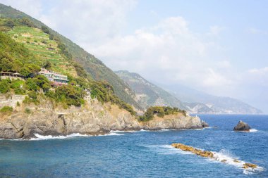 Bir Monterosso al Mare dağlar ve deniz bir parçası güzel manzara