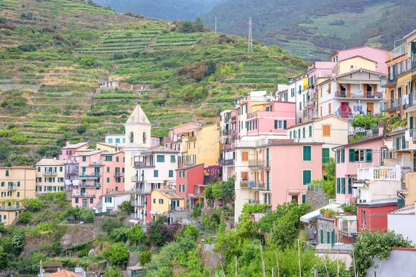 Beautiful view to Manarola city in mountains of Cinque Terre — Stock Photo, Image