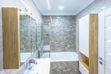 Beyaz daire iç tasarım banyo