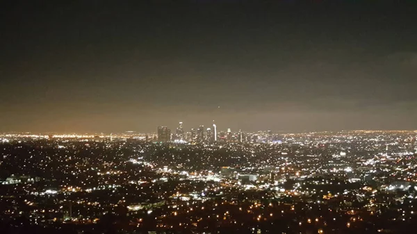 Vue aérienne panoramique de la ville de Los Angeles la nuit — Photo