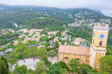 Gün ışığından yararlanma sisli görünümüne Meryem varsayım kilise saat t