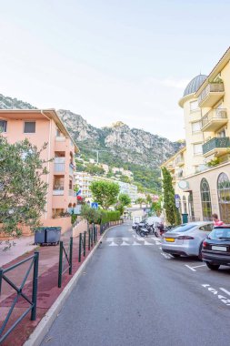 Beaulieu-sur-Mer sokaklarında görünümüne gün ışığı