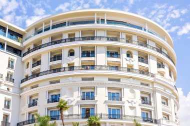 Şekil otel Cephe Süsleme ile Binası yuvarlamak için gün ışığından yararlanma görünümü