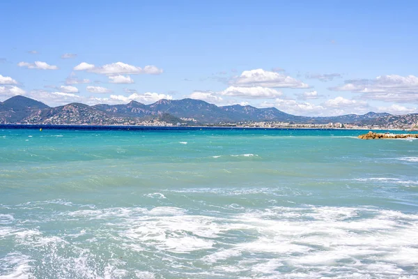 Zobacz od morza do morza i góry resort Cannes w — Zdjęcie stockowe