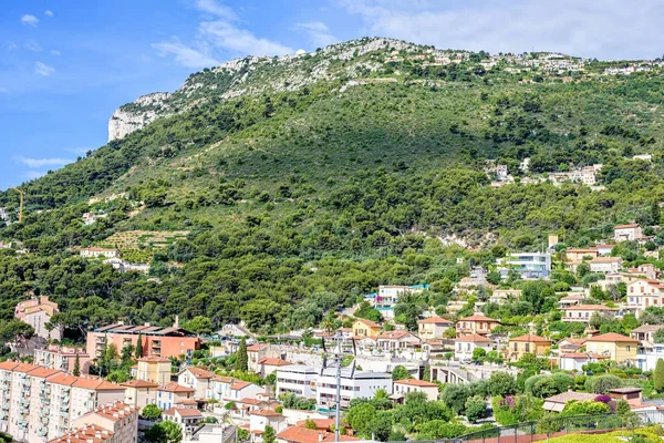 Daylight sunny view to city buildings on top of the mountain and — Stock Photo, Image