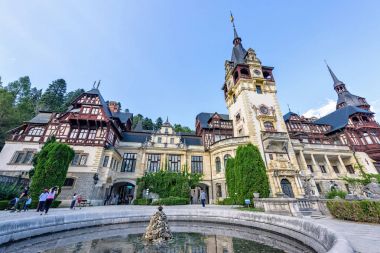 Gün ışığından yararlanma geniş görüş--dan dip için cephe Peles CA'ların süslü