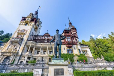 Alttan gün ışığı görünümüne Carl ilk Prens heykeli