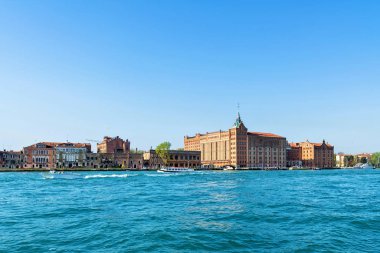 Gün ışığından yararlanma görünümünden su Molino Stucky neo-Gotik yapı