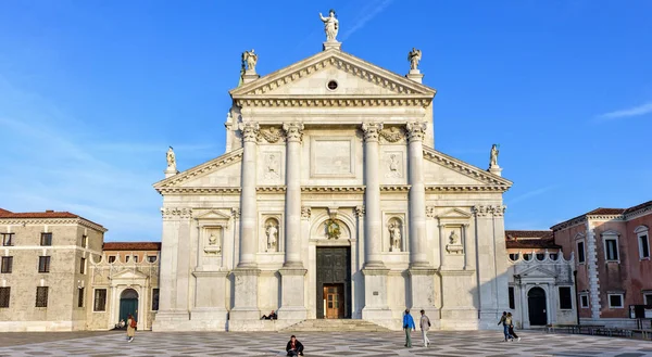 Daylight view from bottom to front facade of San Giorgio Maggior — Stock Photo, Image