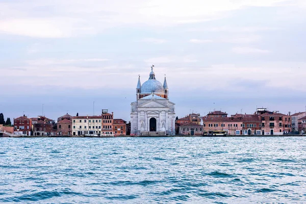 Vista al atardecer de la iglesia Il Redentore en Giudecca — Foto de Stock