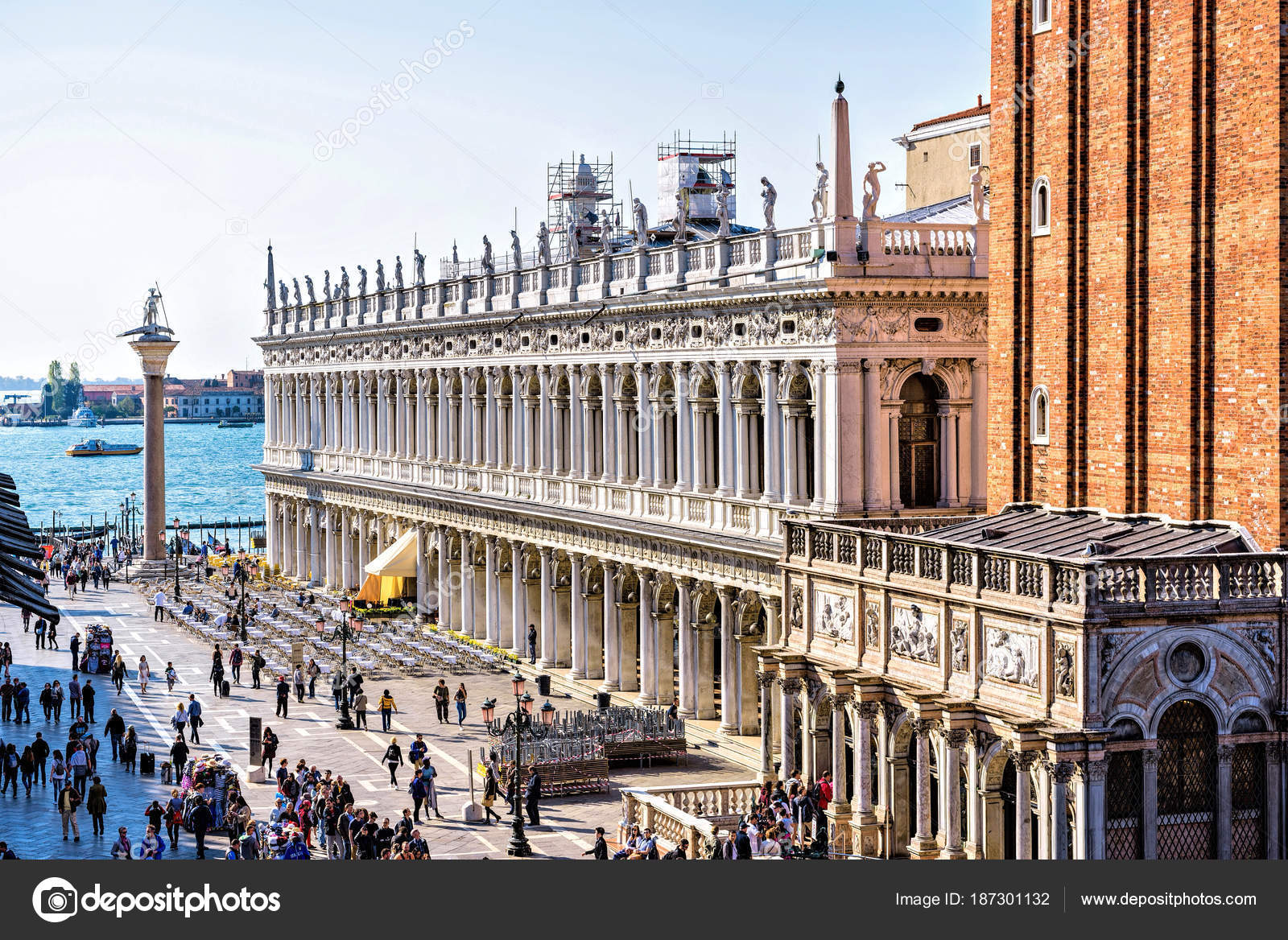 Daylight view to Marciana Library and campanile — Stock Editorial