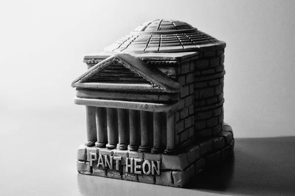 Griechisches Pantheon Miniaturspielzeug aus Ton aus nächster Nähe — Stockfoto
