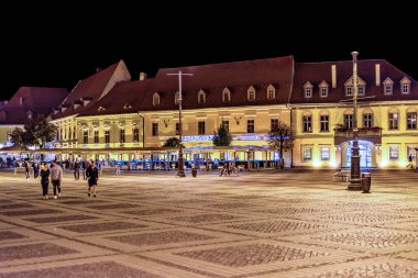 Tarihi merkezi Meydanı'na gece görünümü