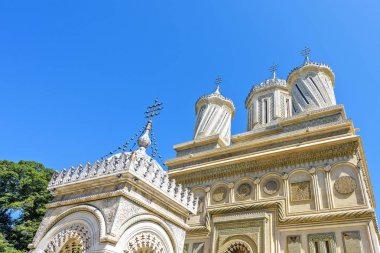 Gün ışığından yararlanma closeup görünümüne Manastırı cephe ve kubbe
