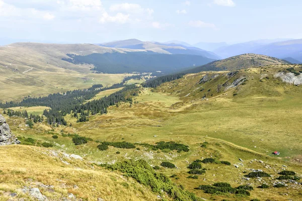 Daglicht schilderachtig uitzicht op de rocky mountains — Stockfoto