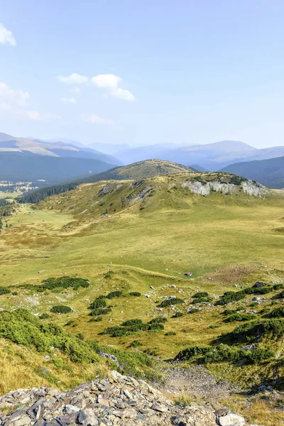 Daglicht schilderachtig uitzicht op de rocky mountains — Stockfoto