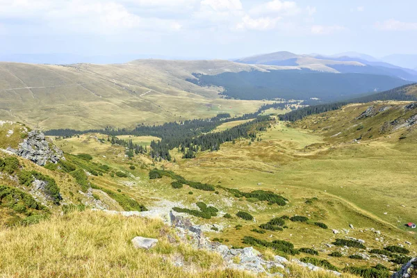 Daglicht schilderachtig uitzicht op de rocky mountains — Stockfoto