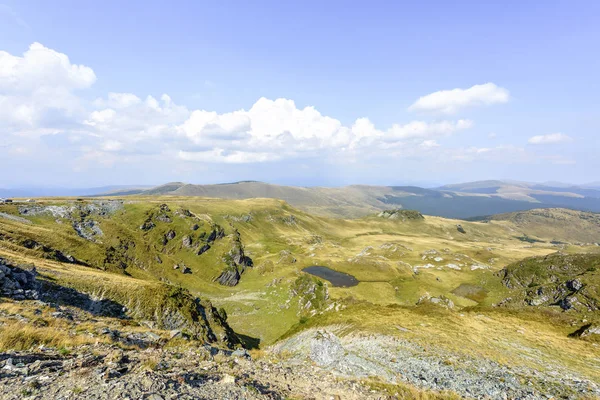 Daglicht schilderachtig uitzicht op de rocky mountains — Stockfoto