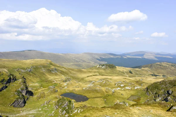 Daglicht schilderachtig uitzicht op de rocky mountains — Stockfoto