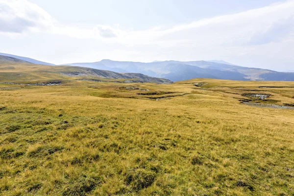 Daglicht schilderachtig uitzicht op de rocky mountains — Stockfoto