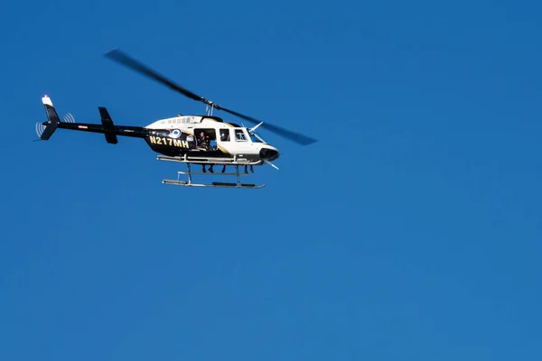 Bir N217 mh helikopteri — Stok fotoğraf