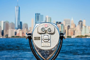 New York 'un panoramasında turistik dürbünler