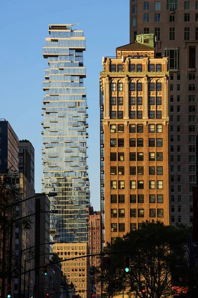 Modern apartment skyscraper — Stock Photo, Image