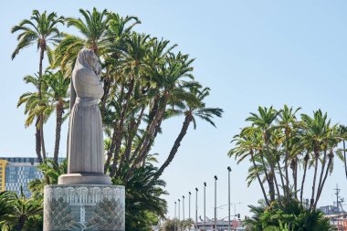 San Diego İl Katibi 'nin önündeki su heykelinin koruyucusu.