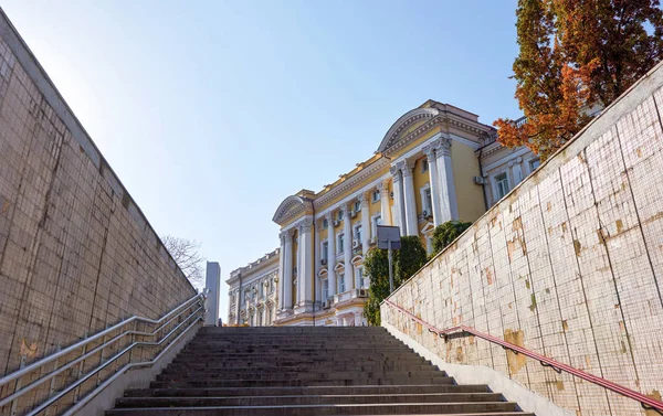 Lövés a gyönyörű épület készült klasszikus stílusban Odessa — Stock Fotó