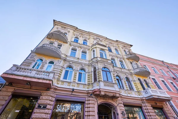 在敖德萨用古典风格拍摄的建筑 — 图库照片